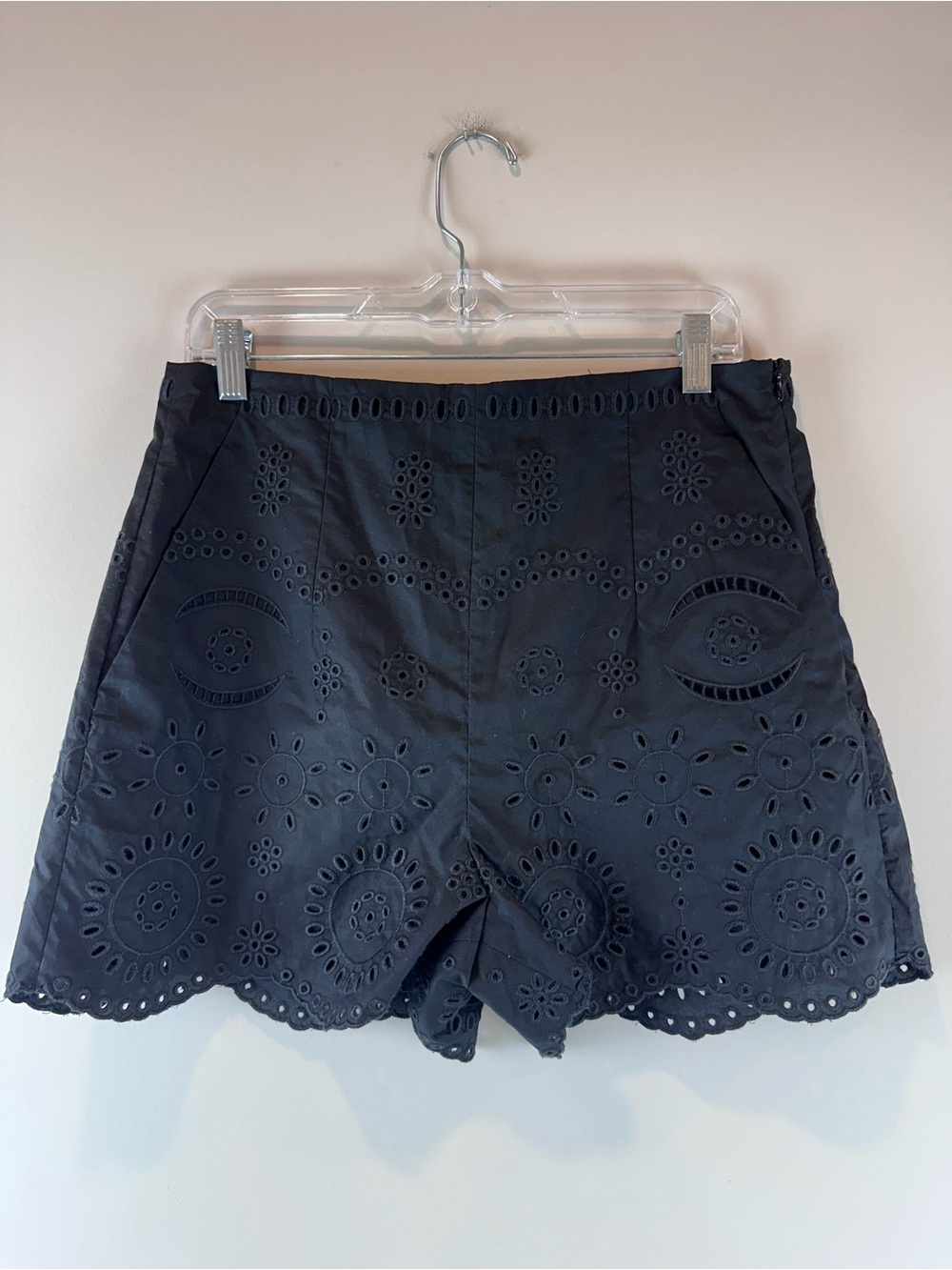 NEW Zara Black Eyelet Scalloped Hem Side Zip Casual Summer Shorts Size Large